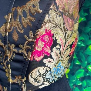 VICTORIAN ROYAL MID RISE CROP CORSET